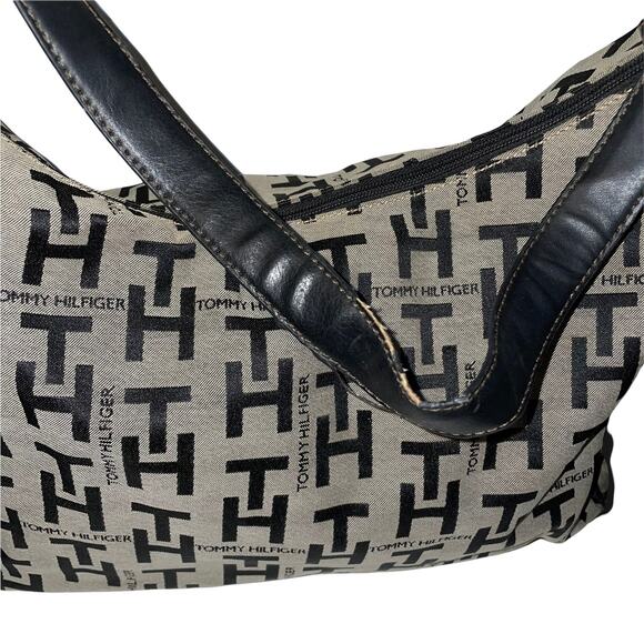 Tommy Hilfiger Logo Hobo Shoulder Bag - Picture 2 of 4